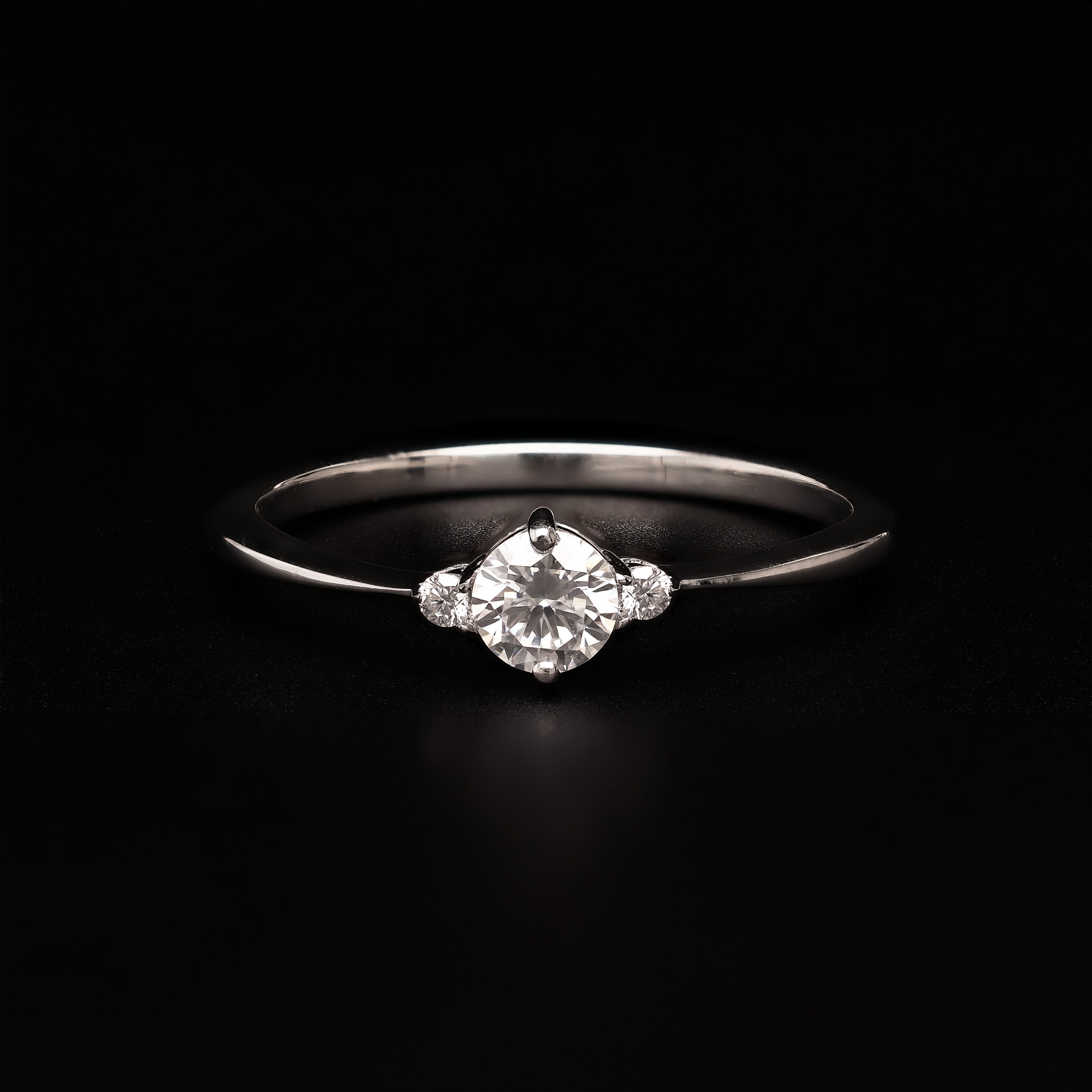 Round Trio Gleam – Minimalist Three-Stone Ring