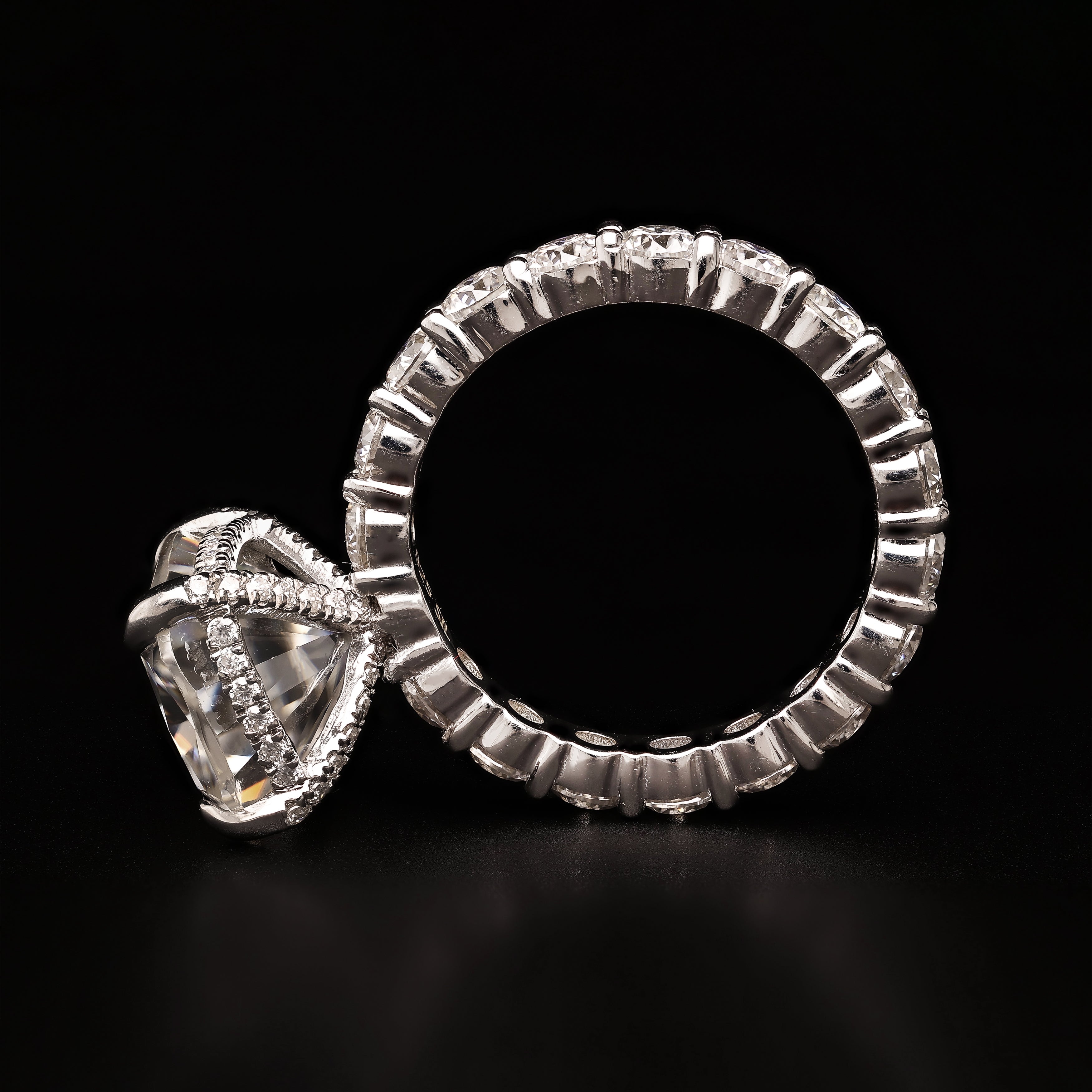 Limitless Gleam – Oval Elegance with Pave Accents