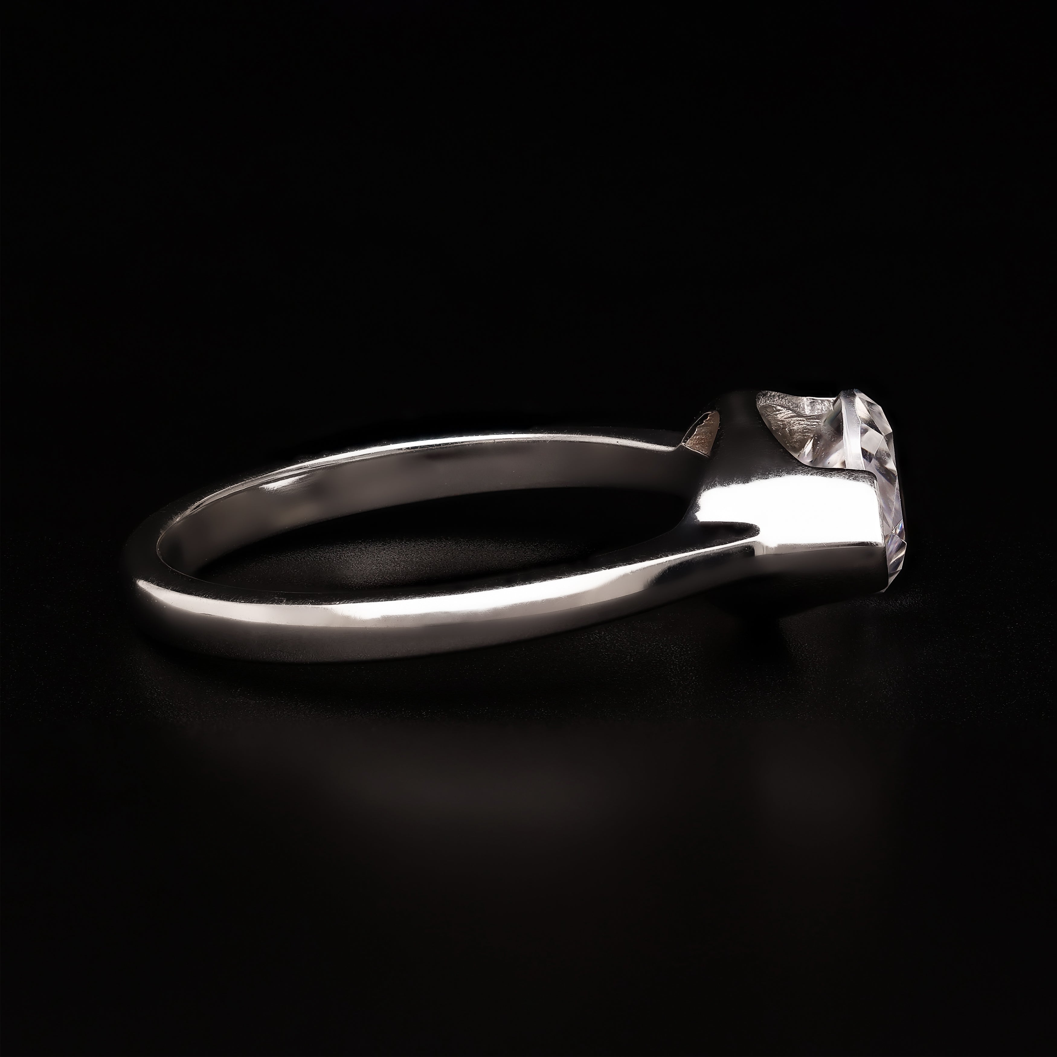 Marquise Arc – East-West Bezel Brilliance