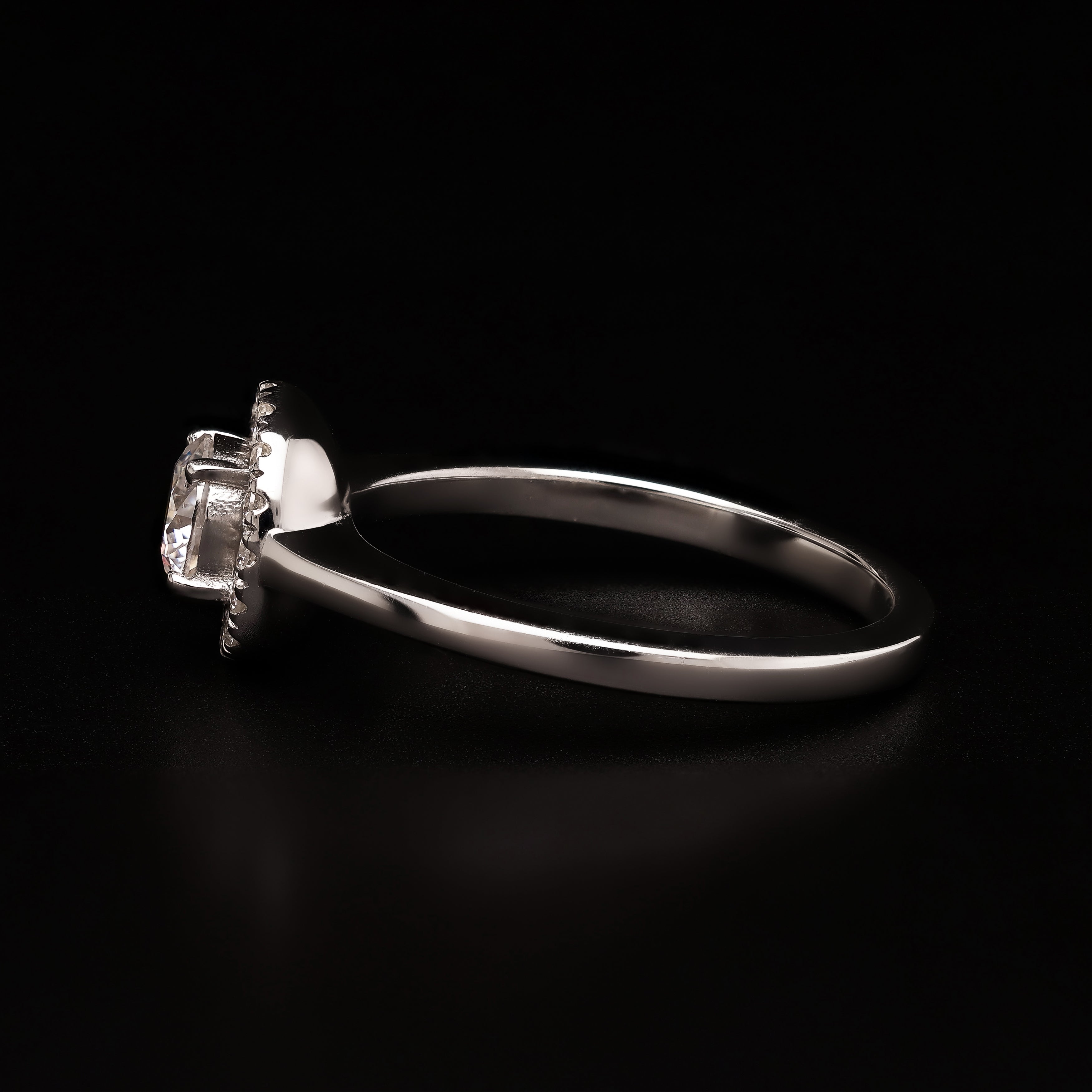 Halo Brilliance – Timeless Classic Round Cut