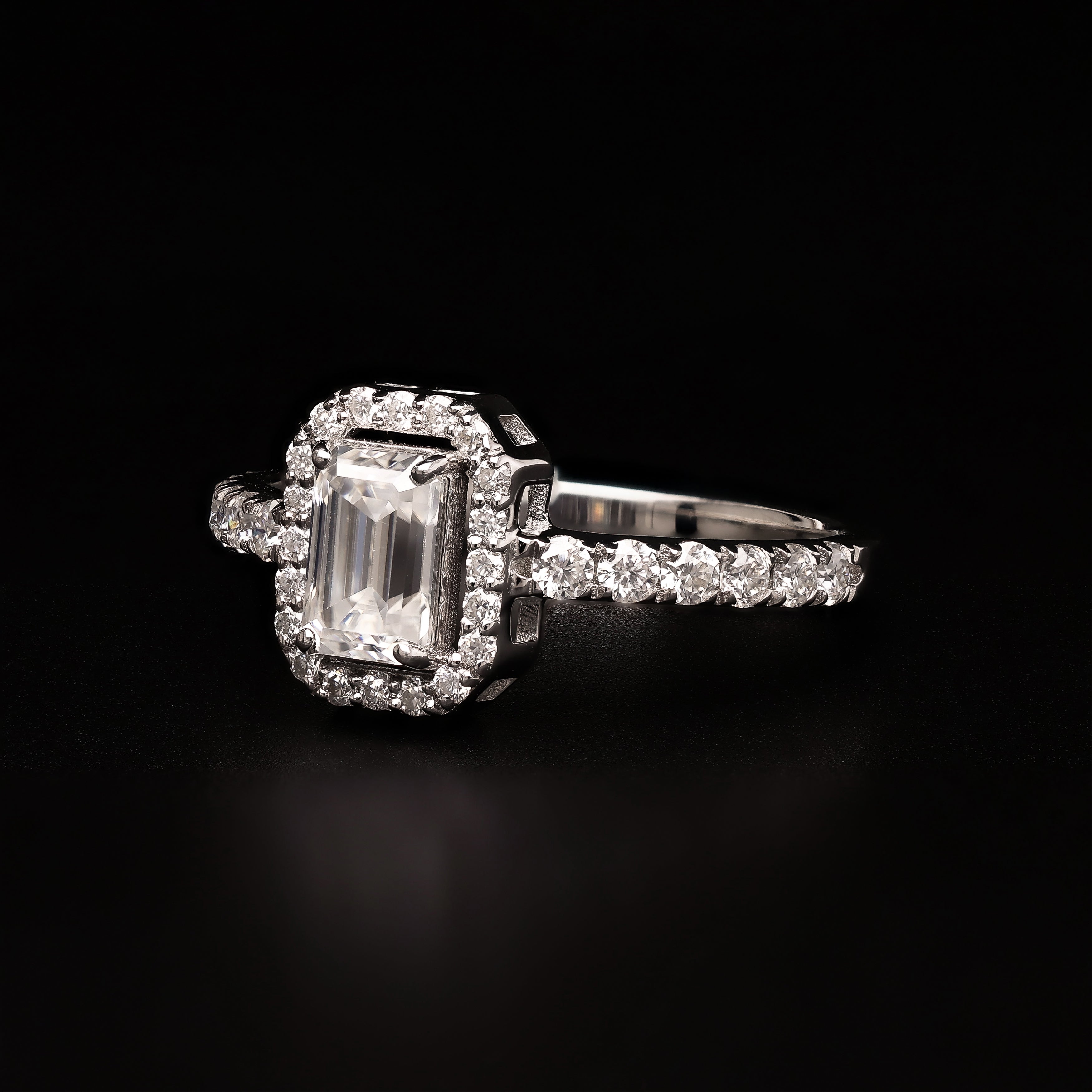 Emerald-Cut Halo Radiance