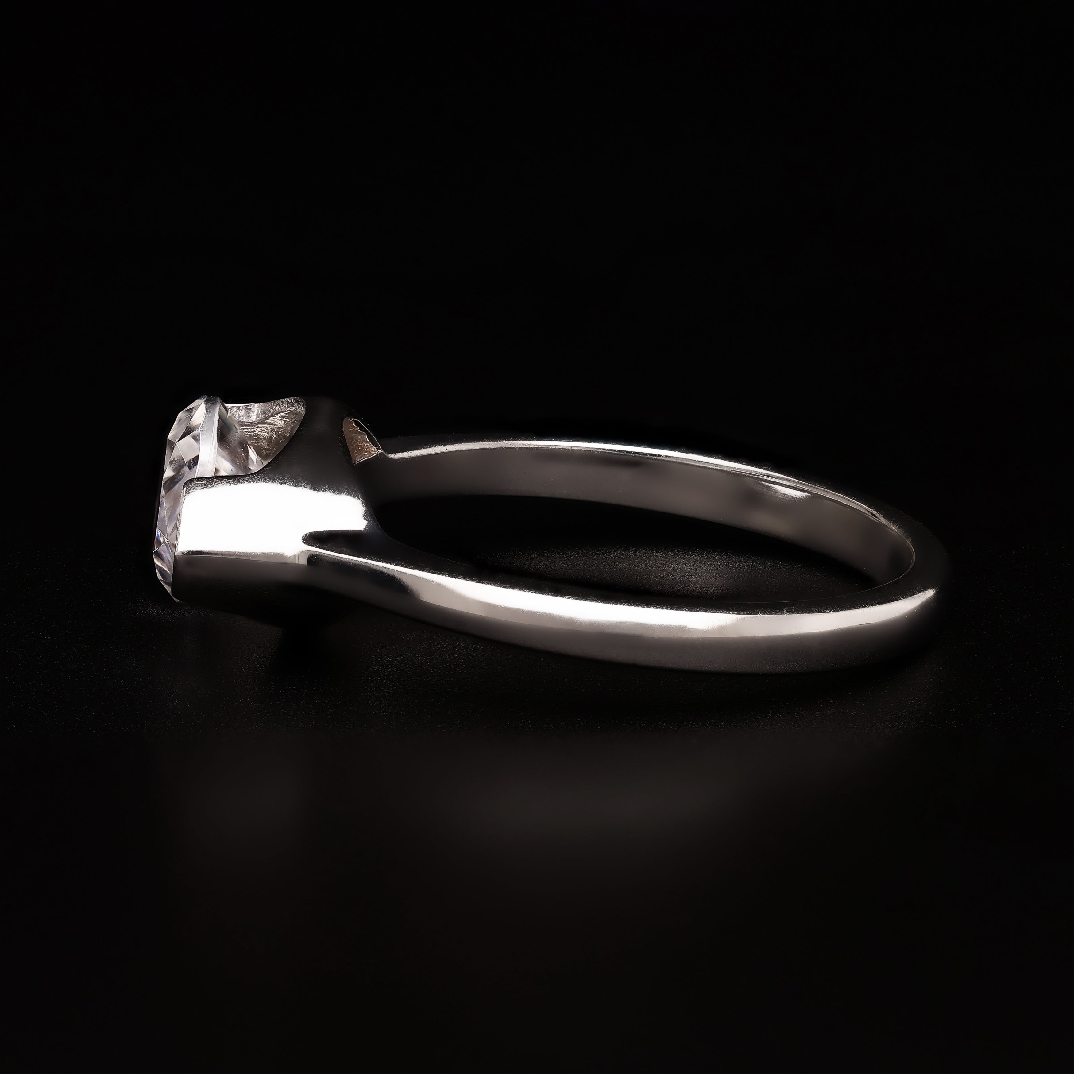 Marquise Arc – East-West Bezel Brilliance