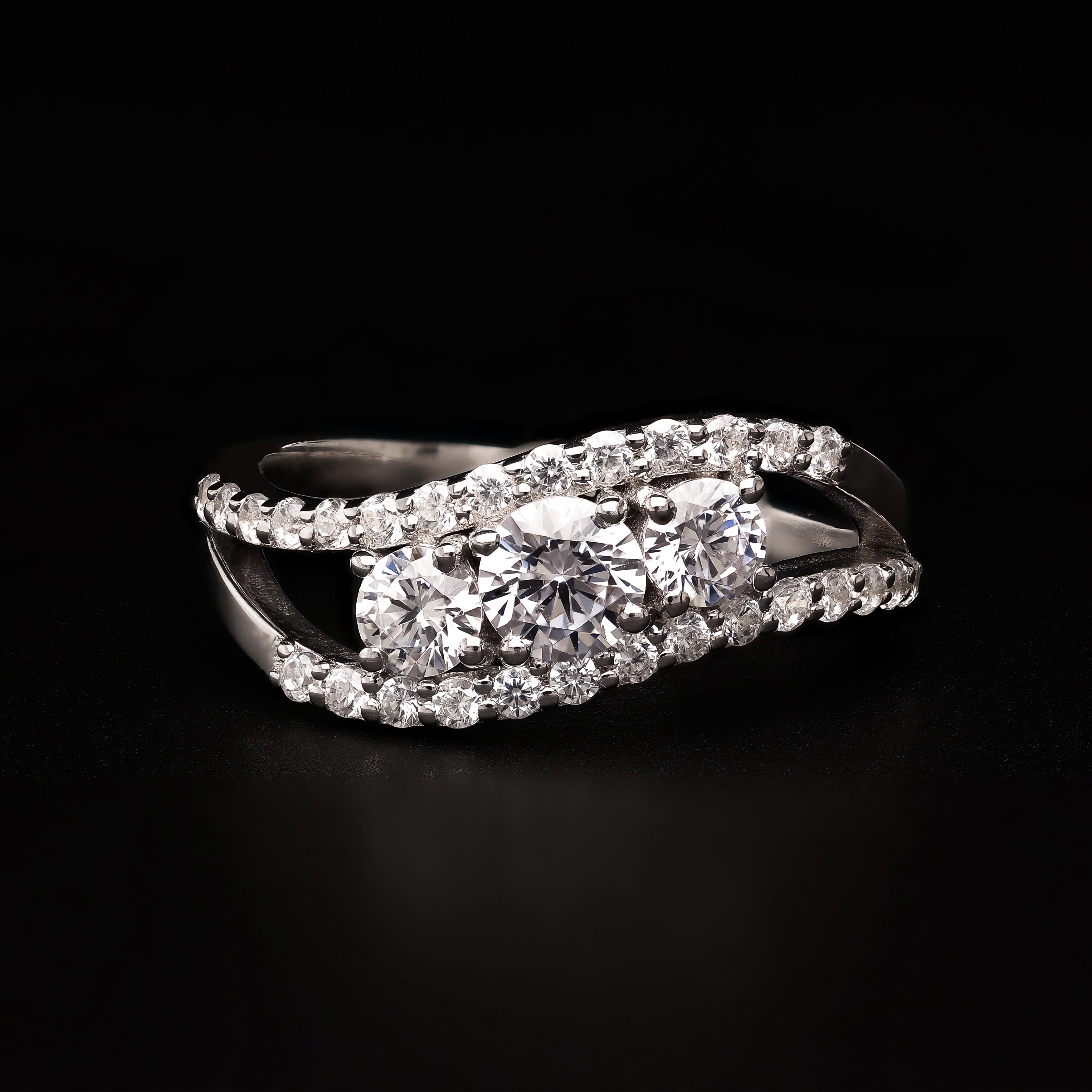 Trinity Splendor – Split-Shank Brilliance
