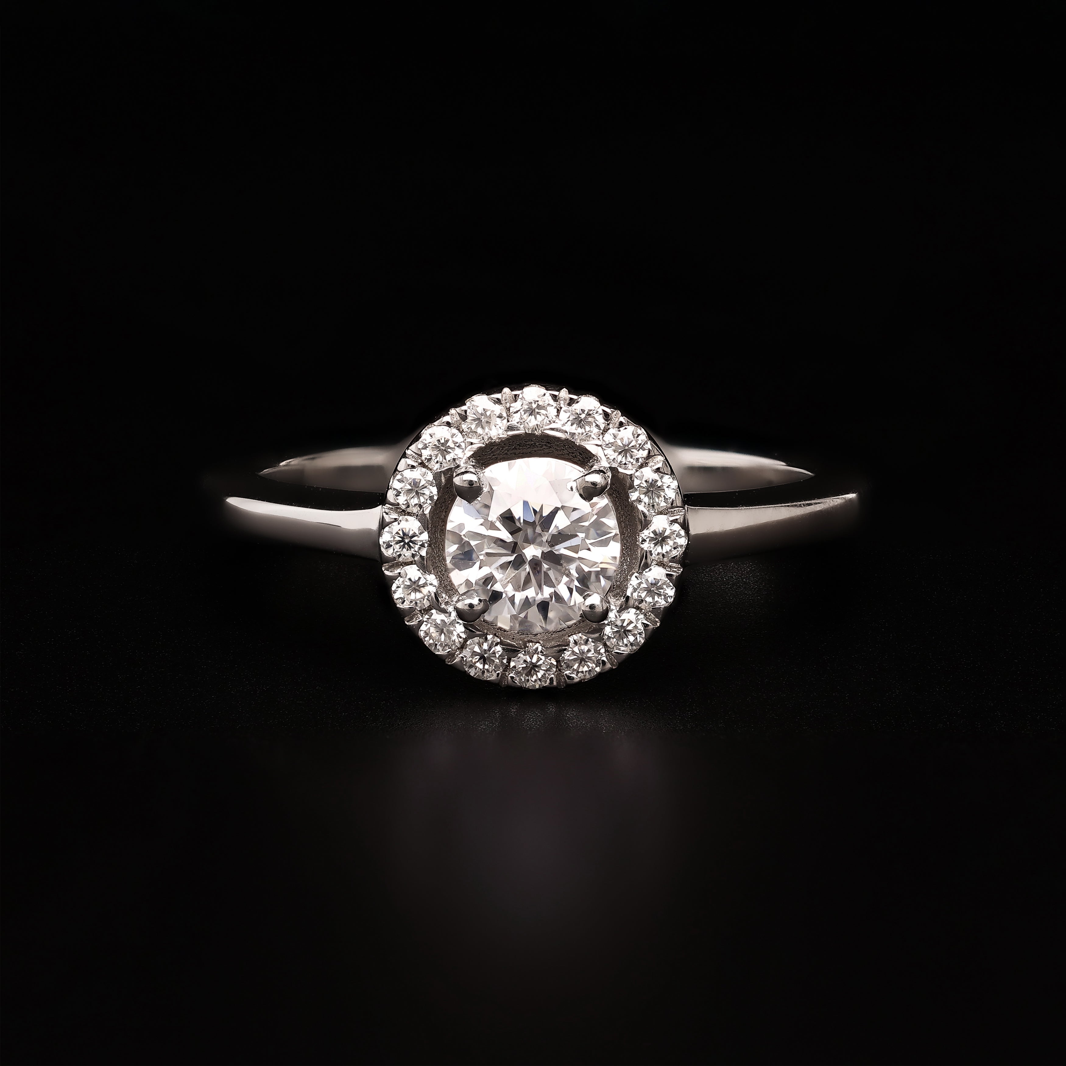 Halo Brilliance – Timeless Classic Round Cut
