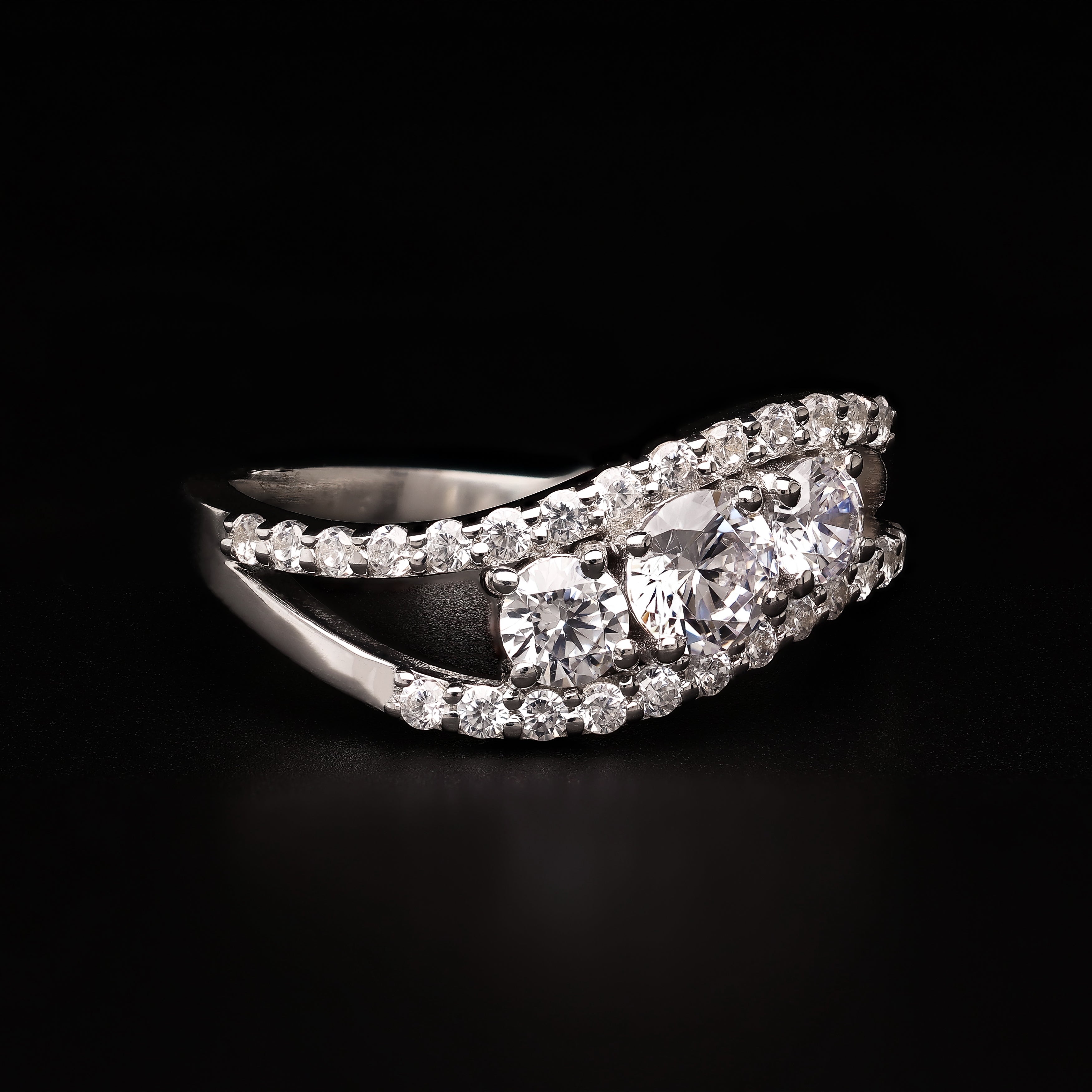 Trinity Splendor – Split-Shank Brilliance