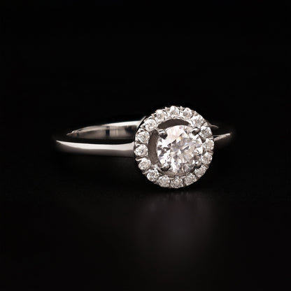 Halo Brilliance – Timeless Classic Round Cut