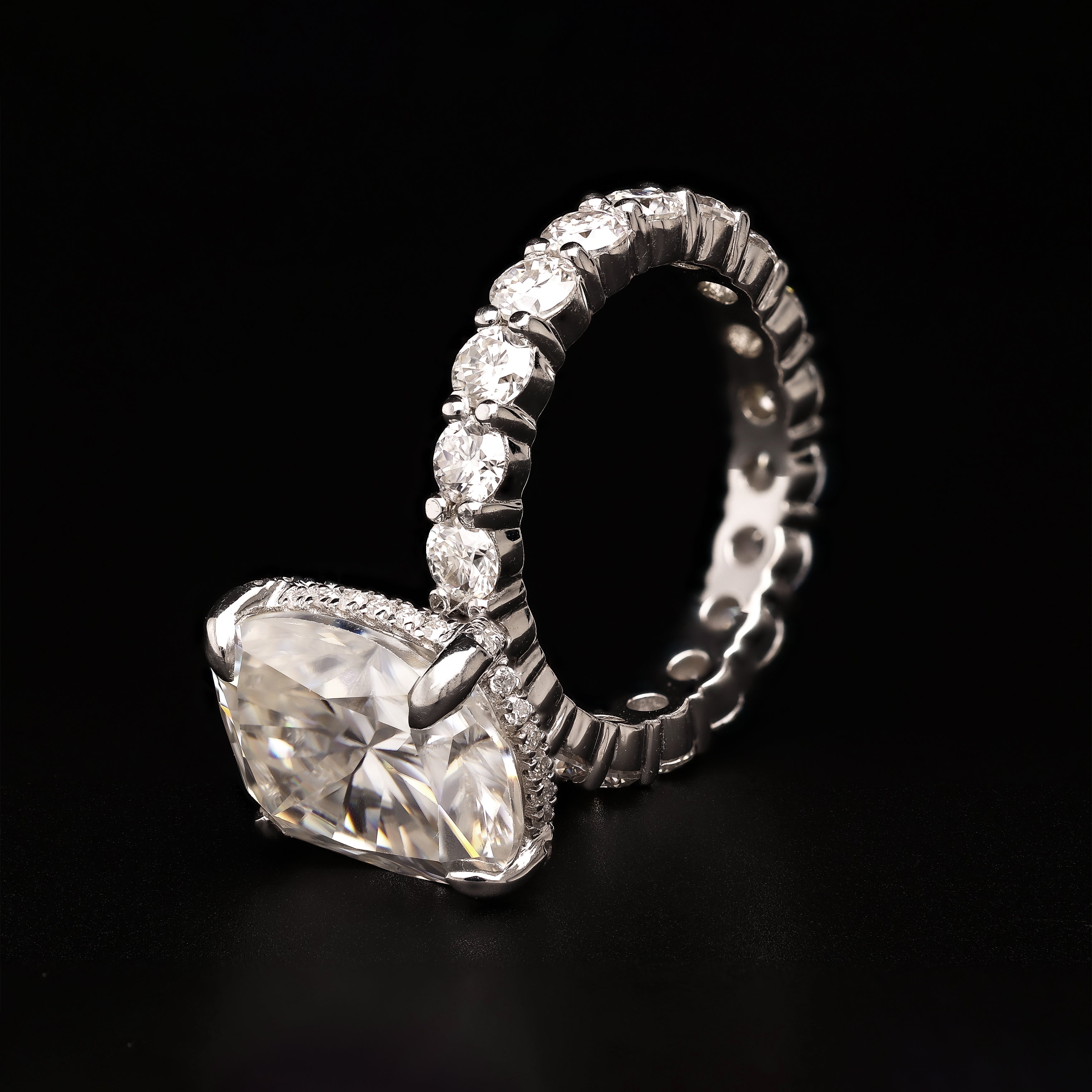 Limitless Gleam – Oval Elegance with Pave Accents