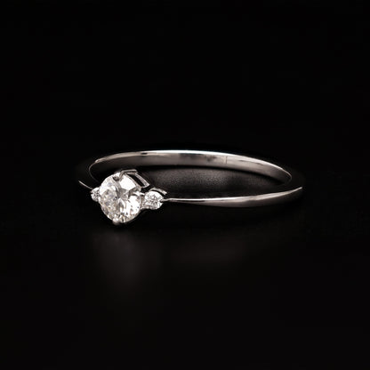 Round Trio Gleam – Minimalist Three-Stone Ring