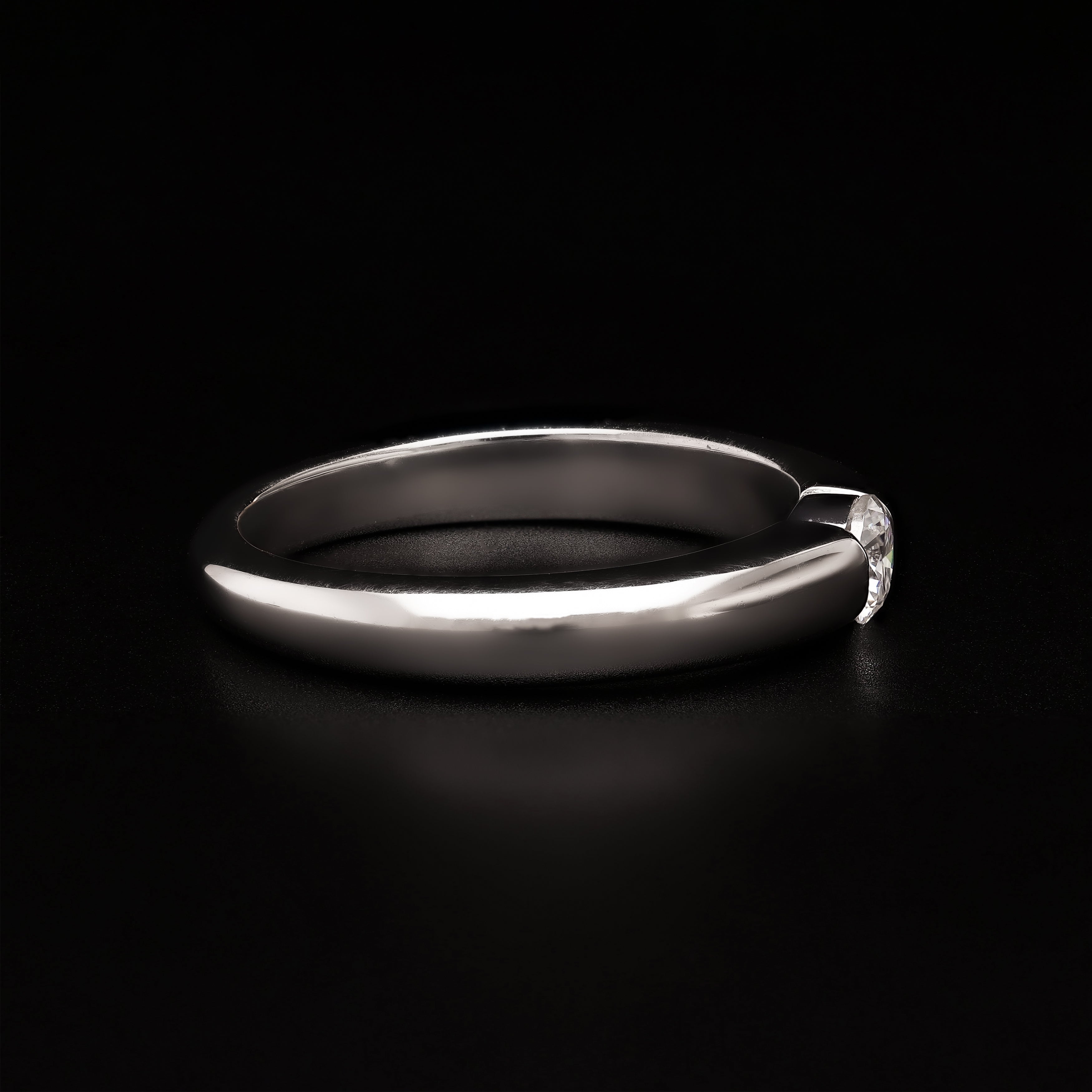 Timeless Radiance – Classic Solitaire Signature