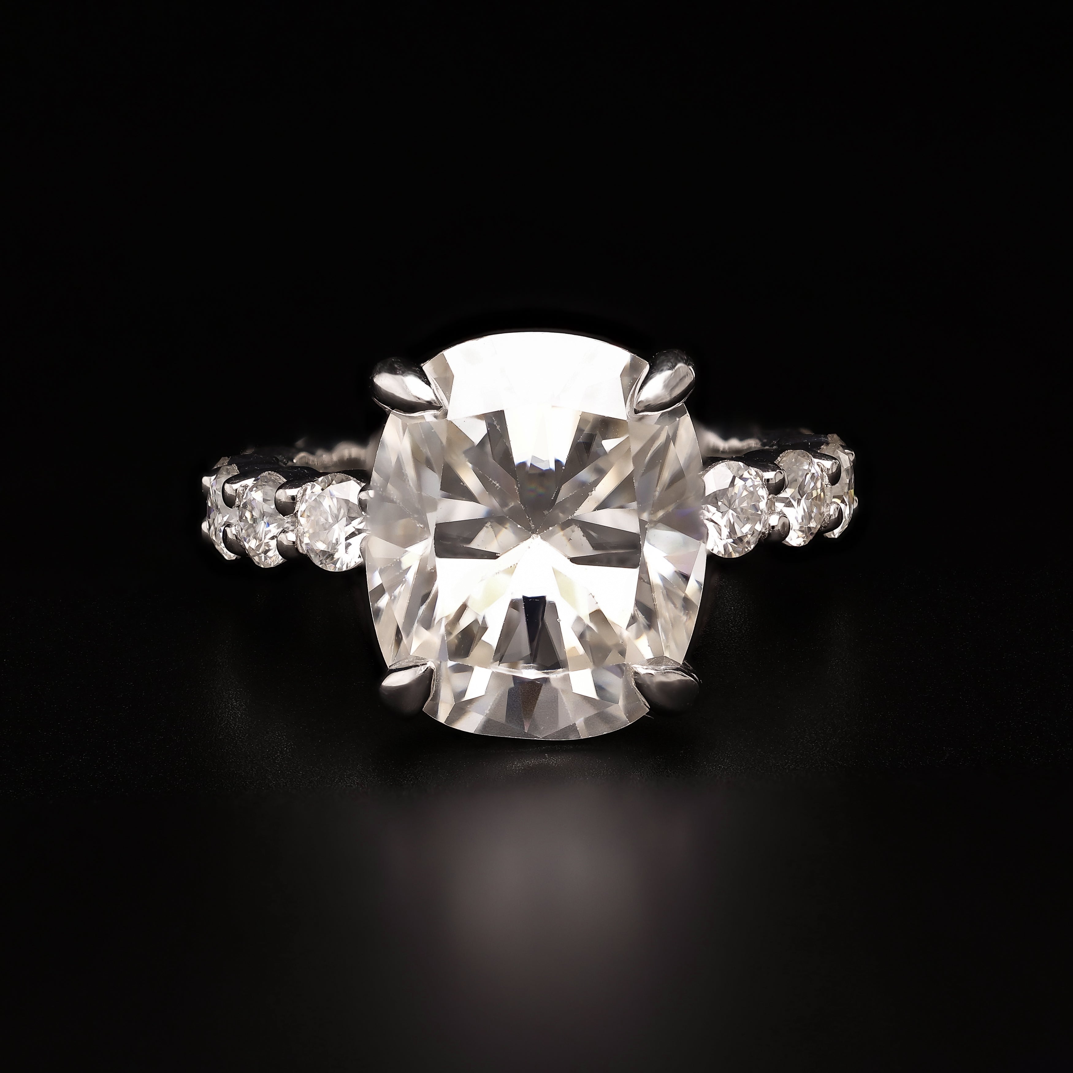 Limitless Gleam – Oval Elegance with Pave Accents