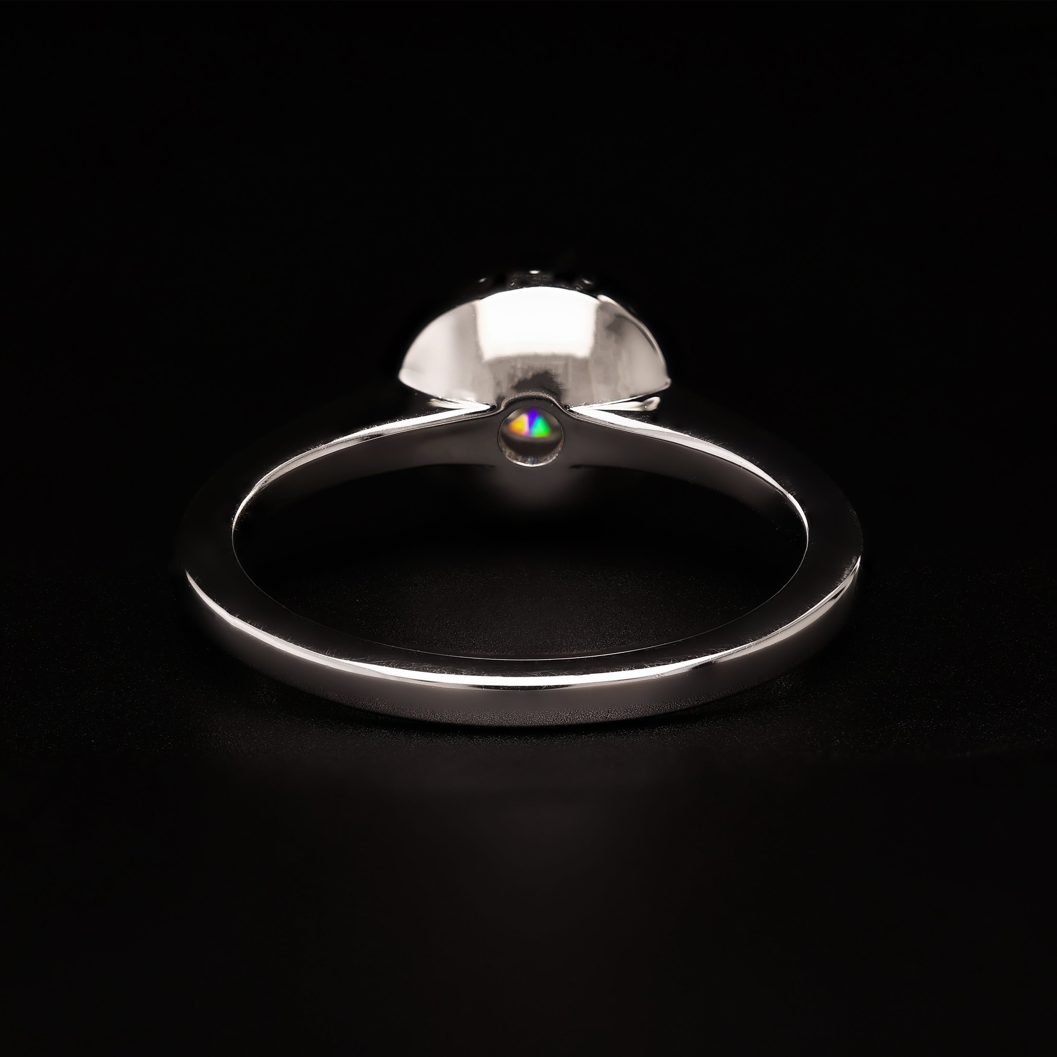 Halo Brilliance – Timeless Classic Round Cut