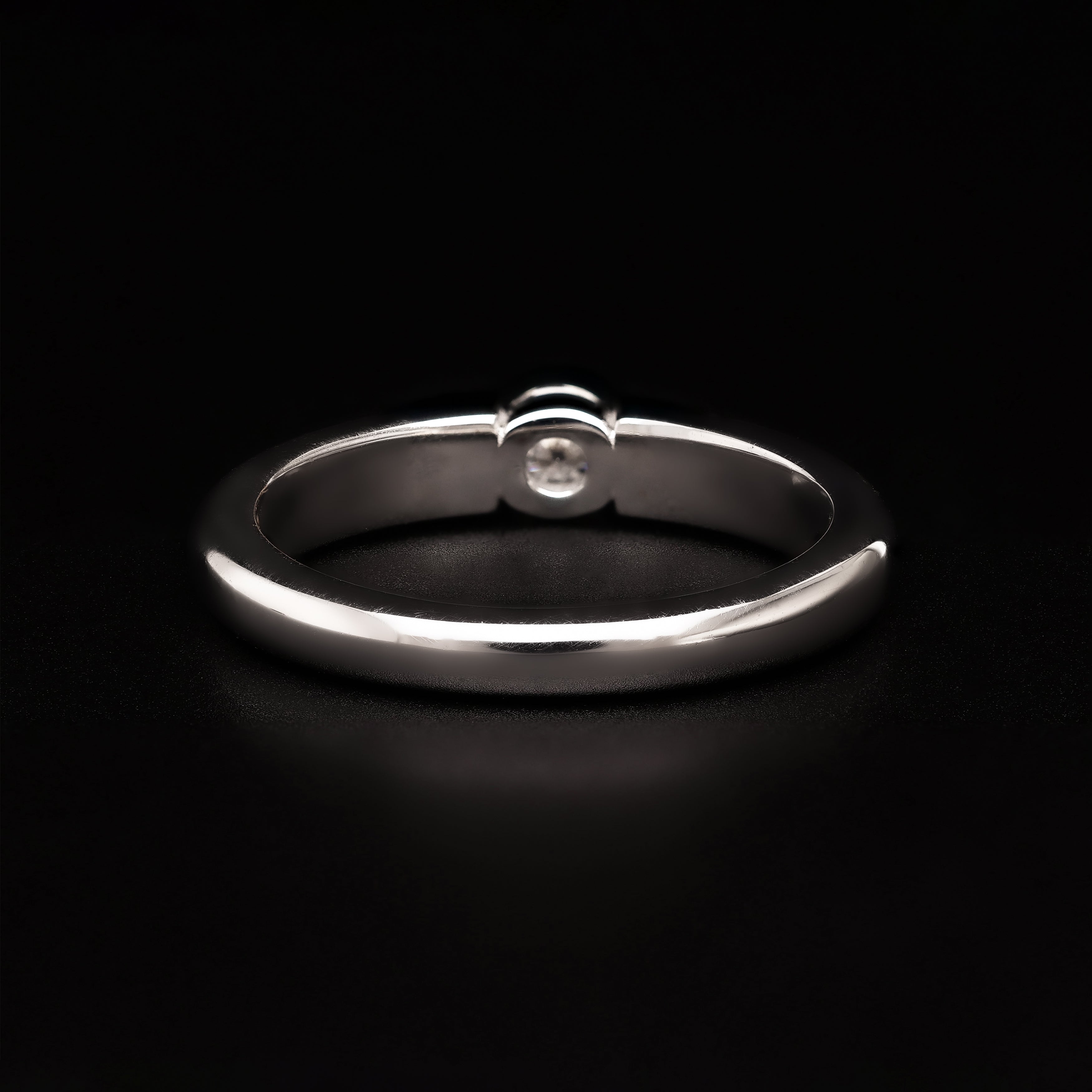 Timeless Radiance – Classic Solitaire Signature