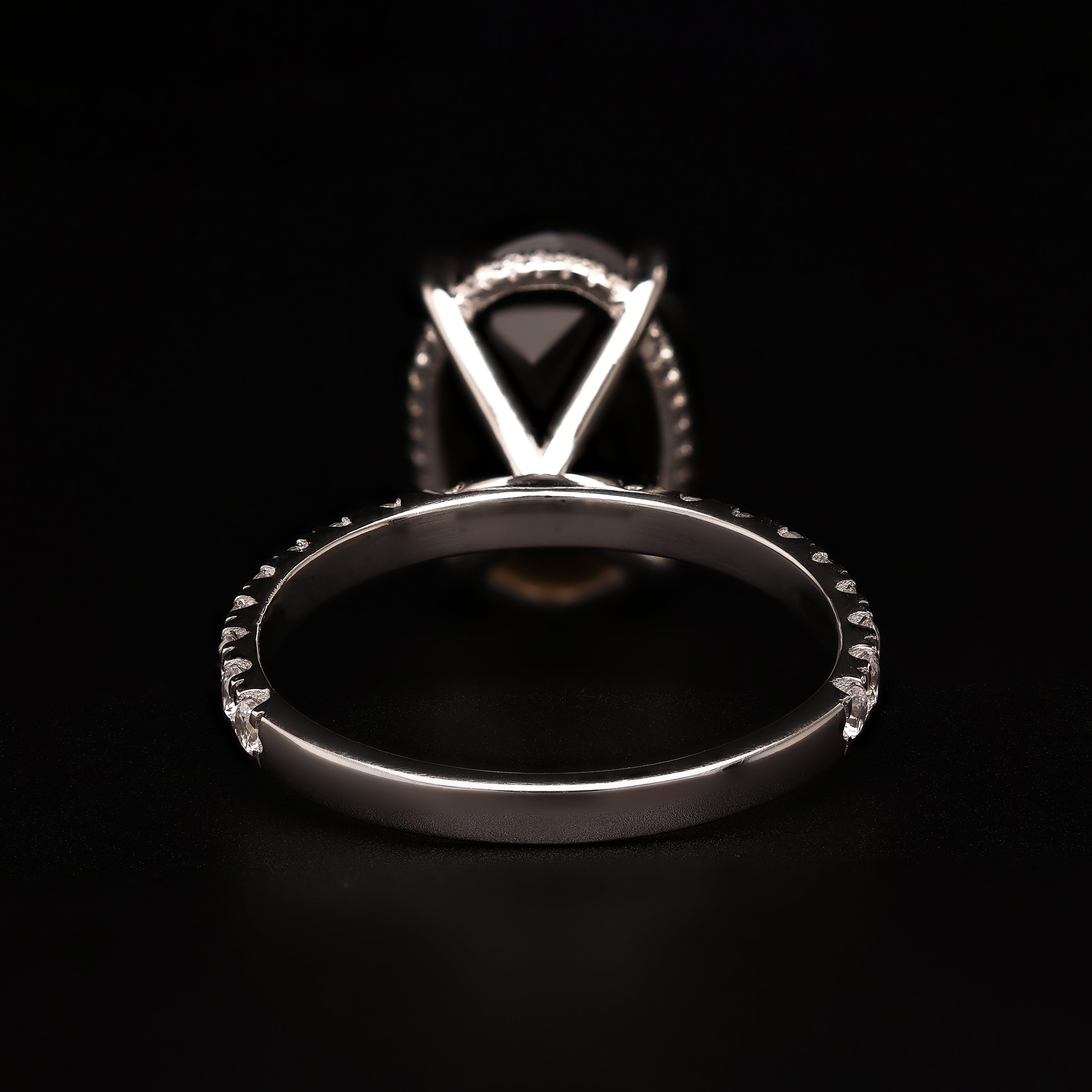 Grand Oval Smoky – Iconic Allure