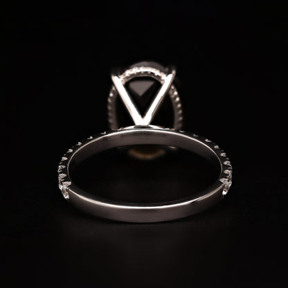 Grand Oval Smoky – Iconic Allure