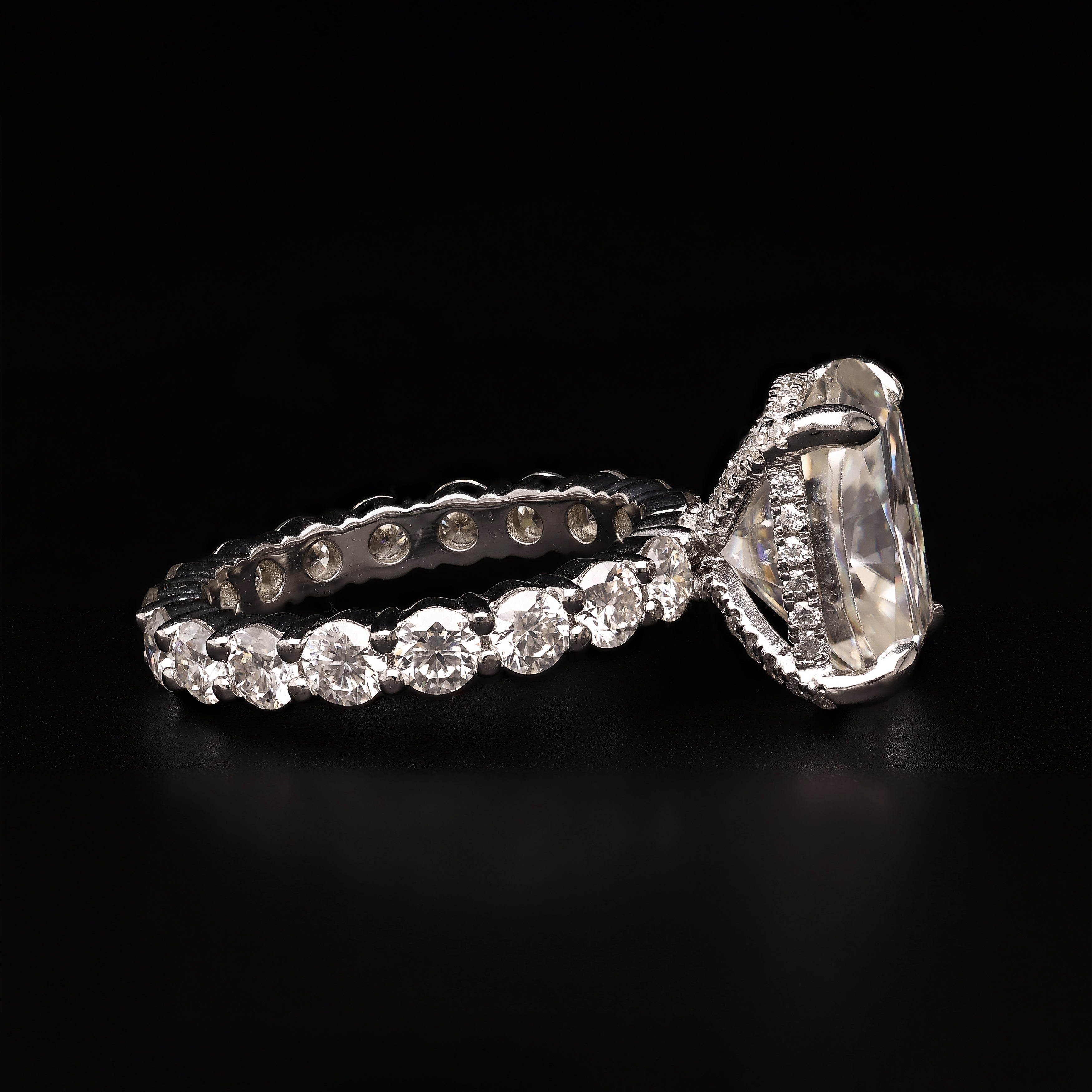 Limitless Gleam – Oval Elegance with Pave Accents
