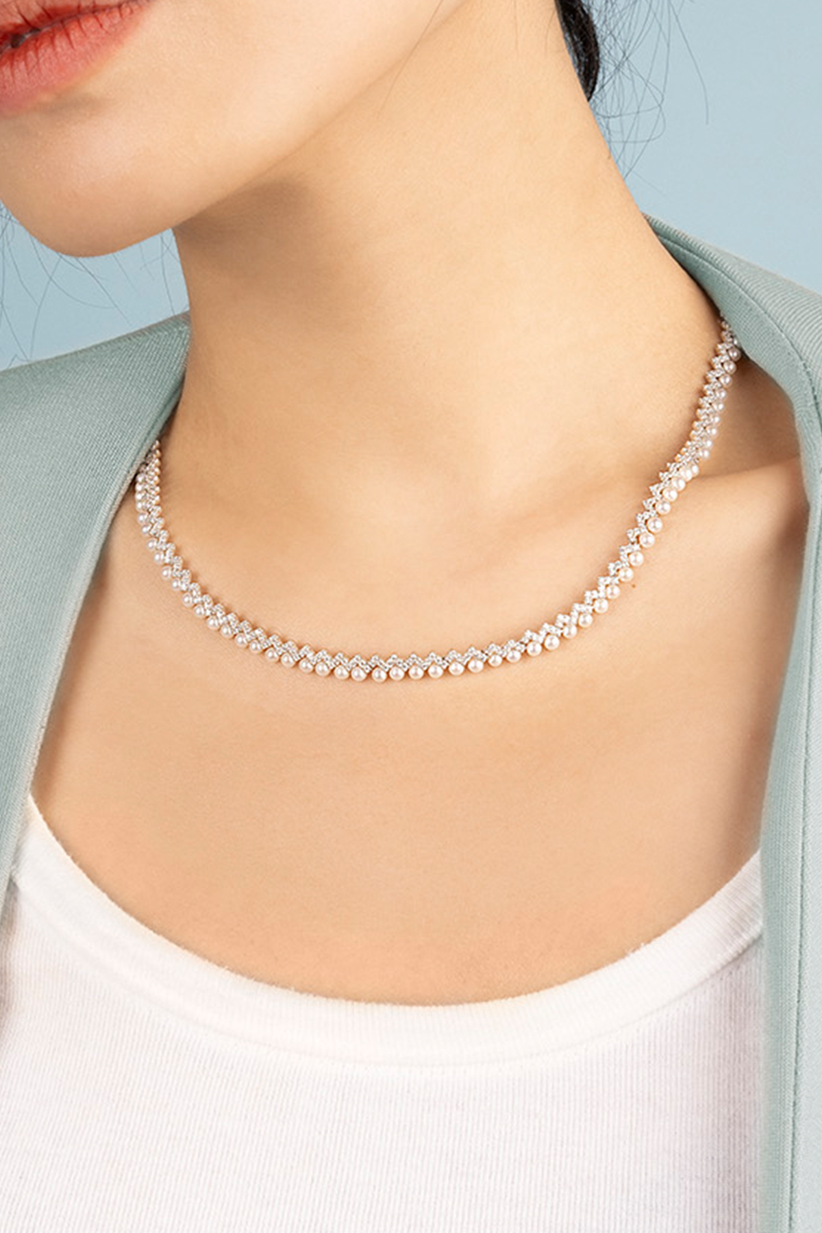 Up and Down Adjustable Necklace with Pearls