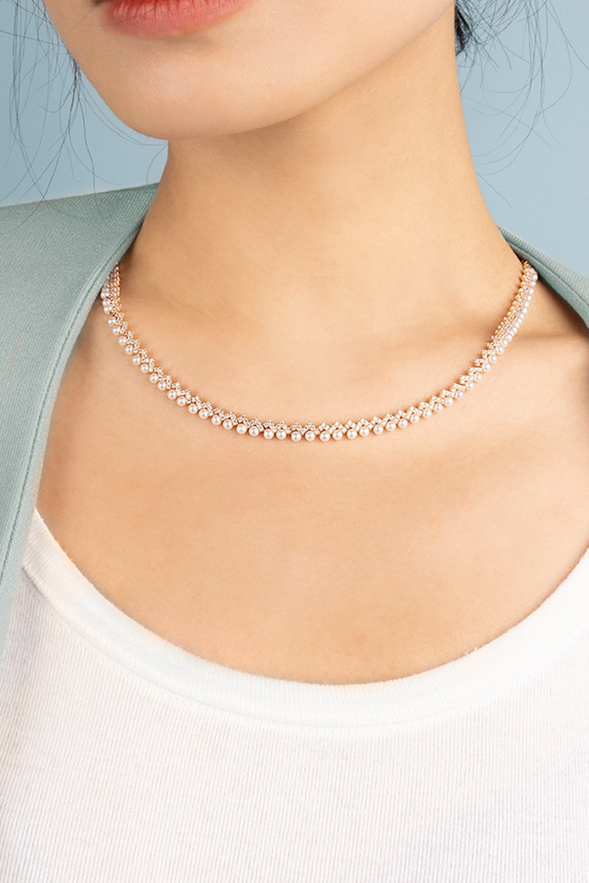 Up and Down Adjustable Necklace with Pearls